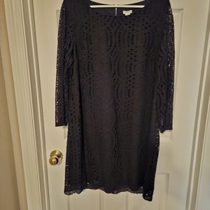 THREE-QUARTER SLEEVE LACE SHIFT DRESS